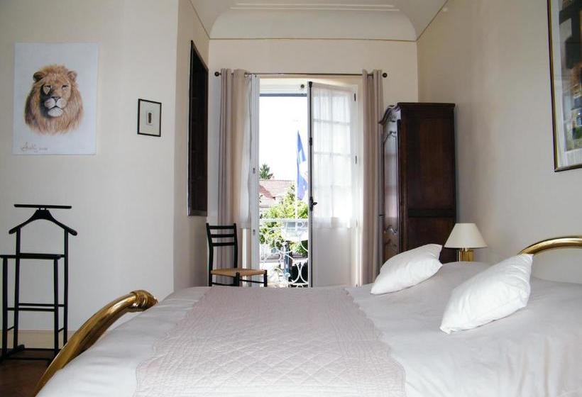 פנסיון Villa Des Capucins