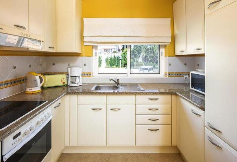 پانسیون Villa Vale De Lapa Amazing Sea Views Heated Swimming Pool Jacuzzi Ac   Stunning House