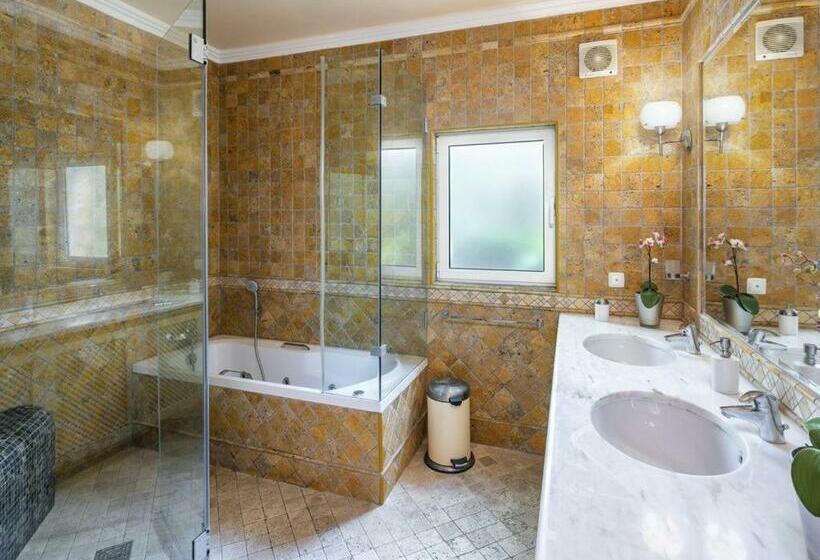 پانسیون Villa Vale De Lapa Amazing Sea Views Heated Swimming Pool Jacuzzi Ac   Stunning House