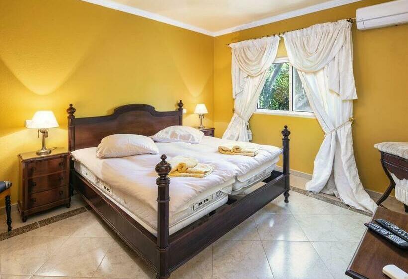 پانسیون Villa Vale De Lapa Amazing Sea Views Heated Swimming Pool Jacuzzi Ac   Stunning House