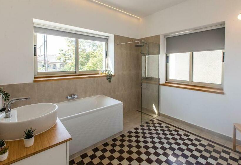 Rooms Unique Staying In Paphos Centre