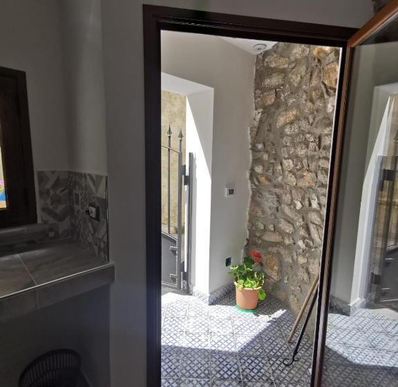 ベッドアンドブレックファースト Ai Monachelli