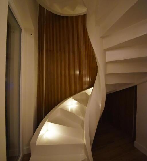تختخواب و صبحانه My House Luxury Home
