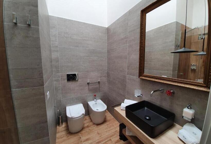 تختخواب و صبحانه My House Luxury Home