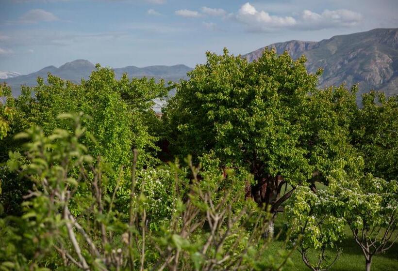 مبيت وإفطار Noravank L And L