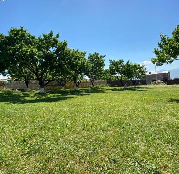 مبيت وإفطار Noravank L And L