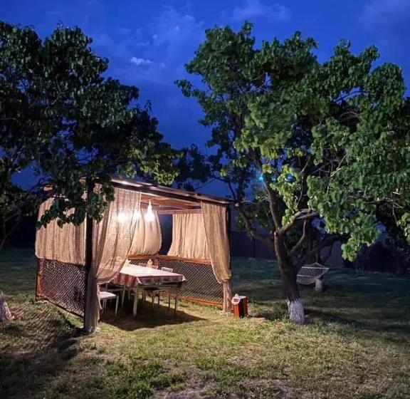 مبيت وإفطار Noravank L And L