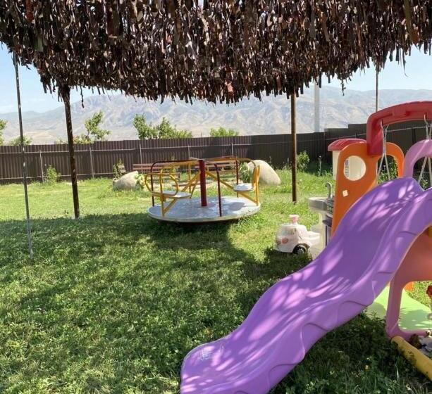 مبيت وإفطار Noravank L And L