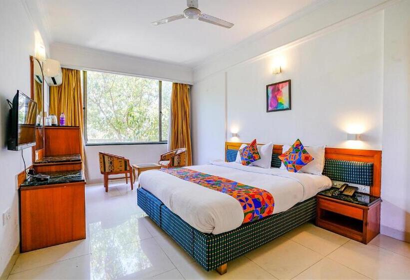 Fabhotel Prime Golden Emerald   Nr St Mary S Church Cni