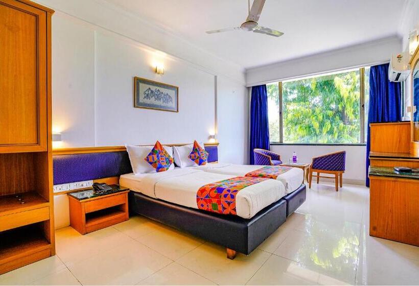 Fabhotel Prime Golden Emerald   Nr St Mary S Church Cni