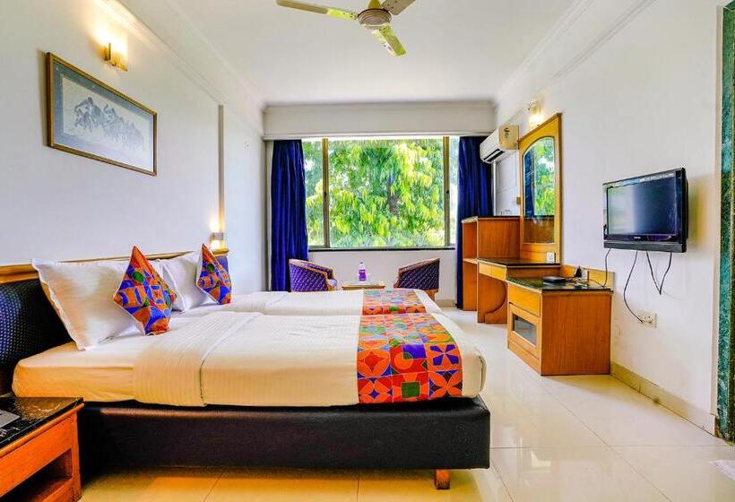 Fabhotel Prime Golden Emerald   Nr St Mary S Church Cni