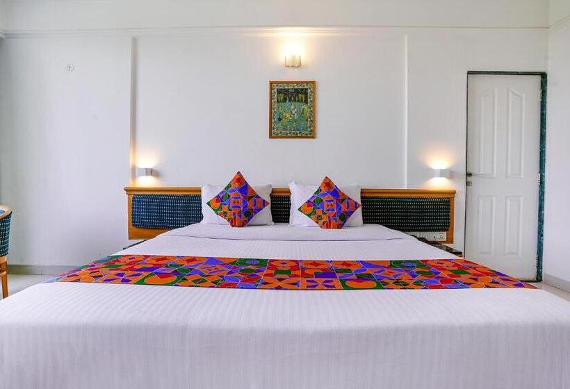 Fabhotel Prime Golden Emerald   Nr St Mary S Church Cni