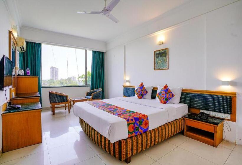 Fabhotel Prime Golden Emerald   Nr St Mary S Church Cni