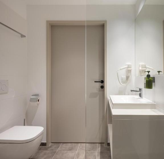 هتل At Home   Late Arrival Self Check In