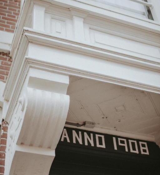 Boutique Hotel First City