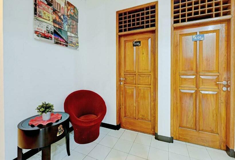 فندق Capital O 90497 Navaya Guest House