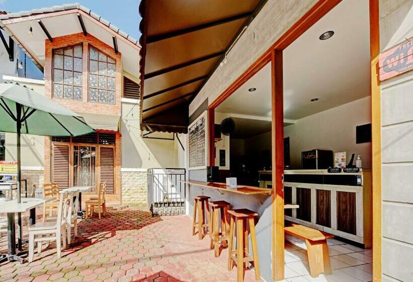 فندق Capital O 90497 Navaya Guest House