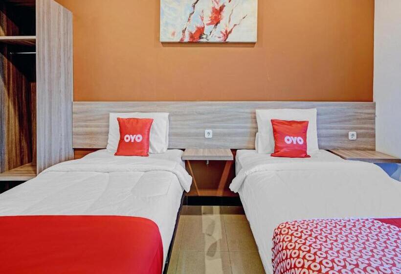 فندق Capital O 90497 Navaya Guest House