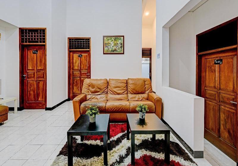 فندق Capital O 90497 Navaya Guest House