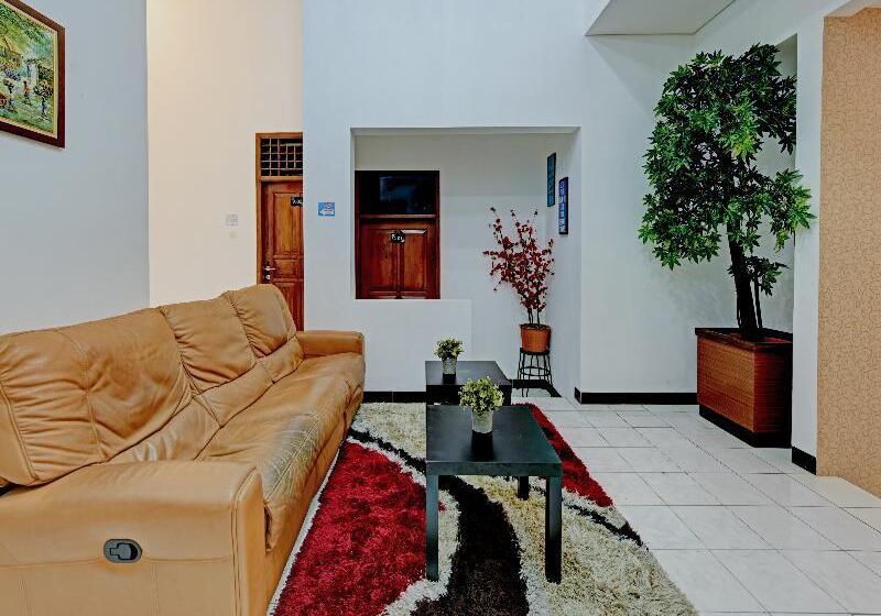 فندق Capital O 90497 Navaya Guest House