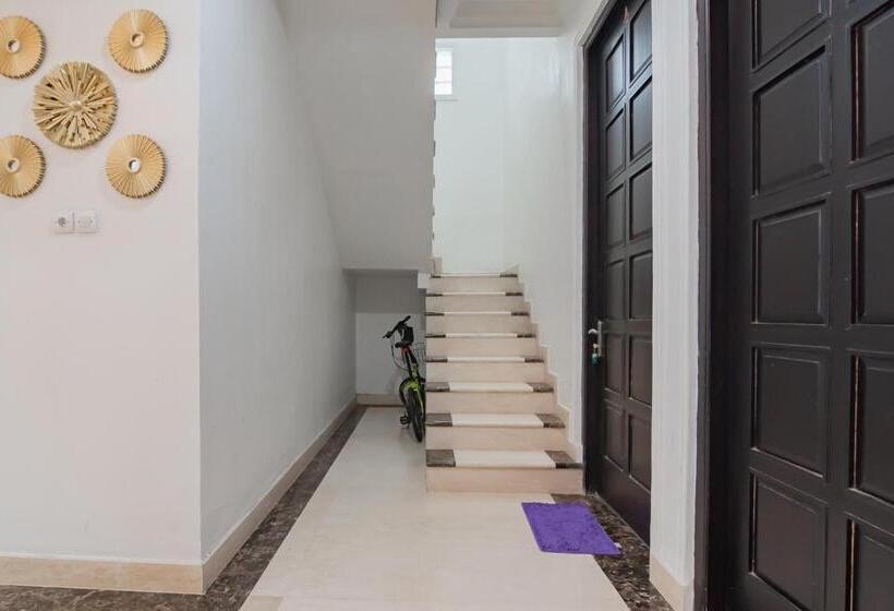 호텔 Family Homestay Syariah Cirebon Mitra Reddoorz