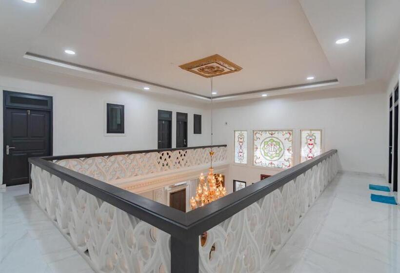 호텔 Family Homestay Syariah Cirebon Mitra Reddoorz