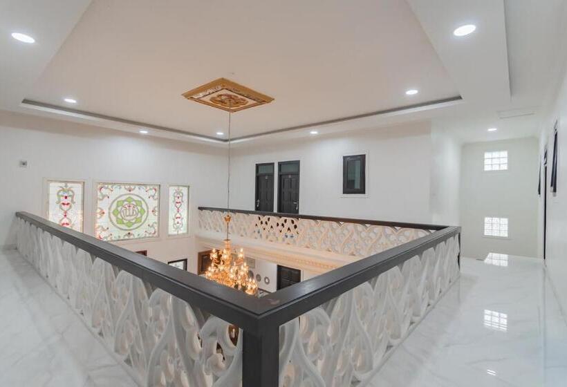 호텔 Family Homestay Syariah Cirebon Mitra Reddoorz