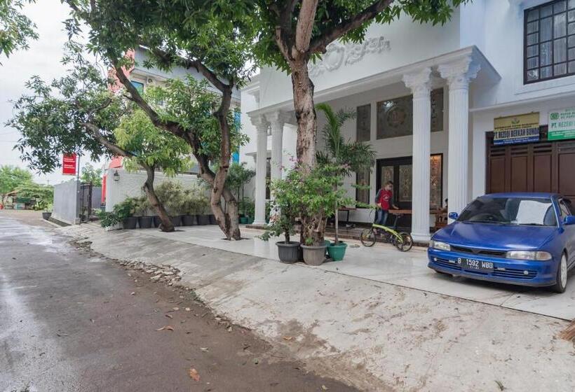 호텔 Family Homestay Syariah Cirebon Mitra Reddoorz