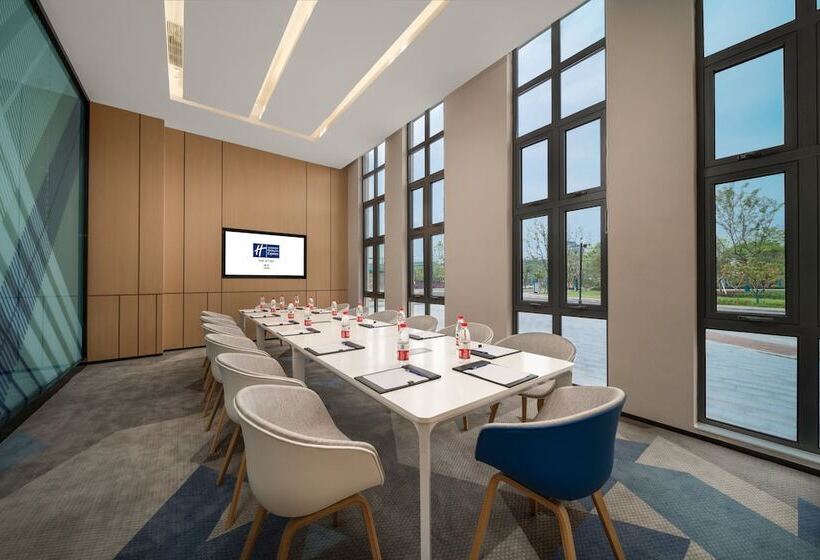 Отель Holiday Inn Express Yixing, An Ihg