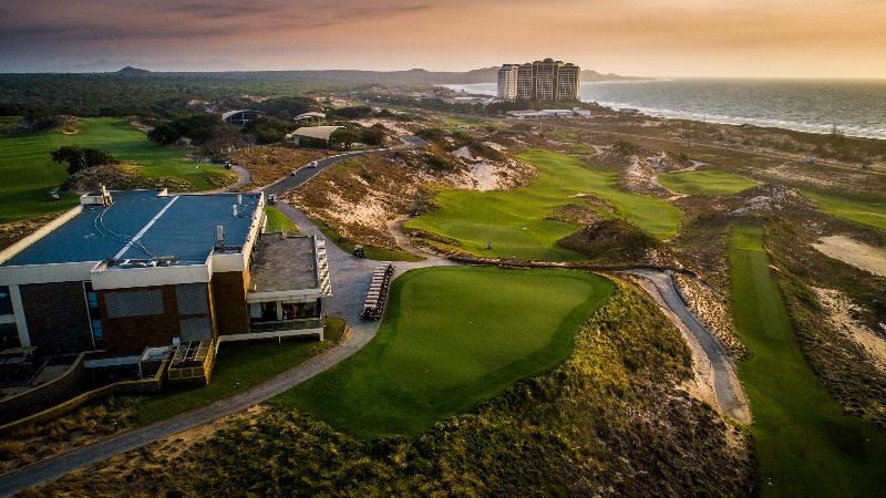 هتل Holiday Inn Resort Ho Tram Beach, An Ihg