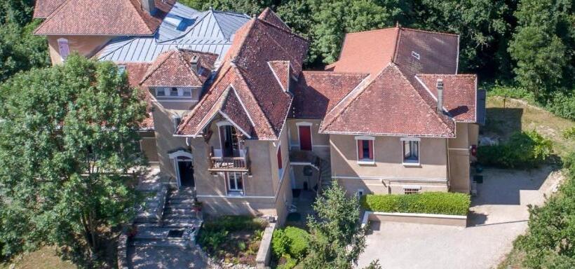 Отель La Garenne De Morestel