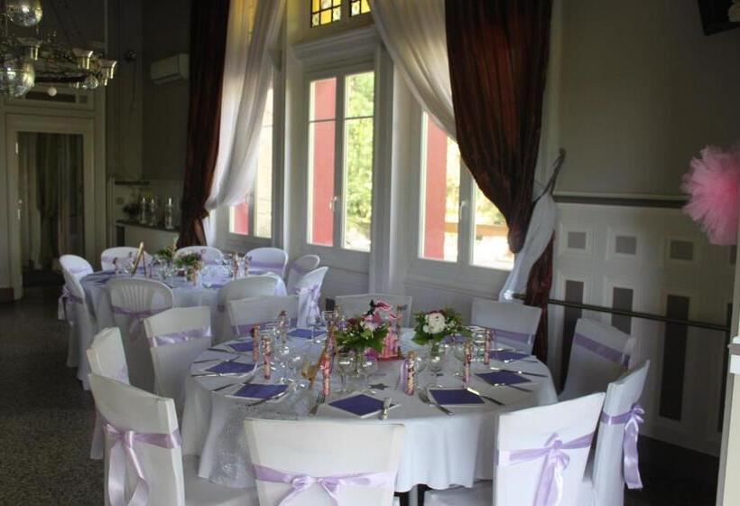 Отель La Garenne De Morestel