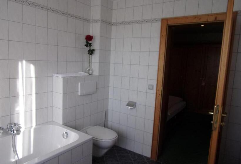 Отель Landgasthof Hacker