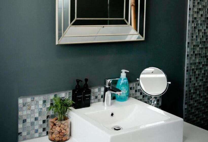 Отель Mogi Boutique