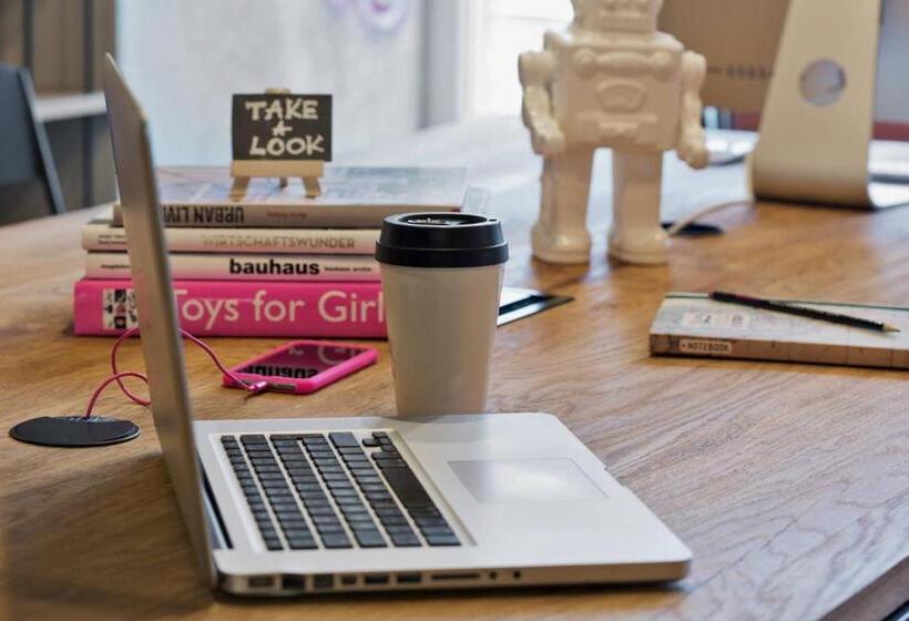 هتل Moxy Shanghai Hongqiao Necc