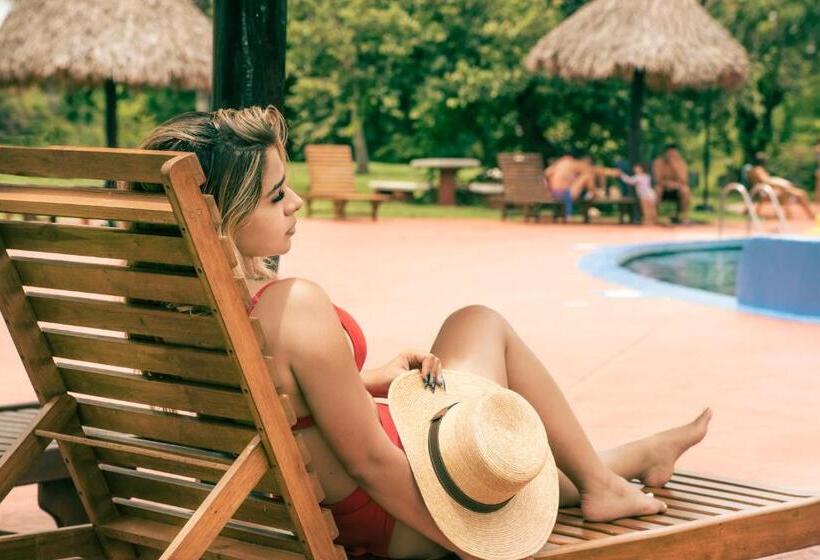 فندق Nandel Beach Resort