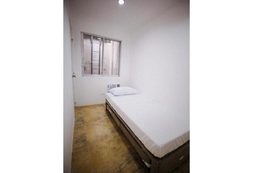 ホテル Oyo 789 Abn Residences