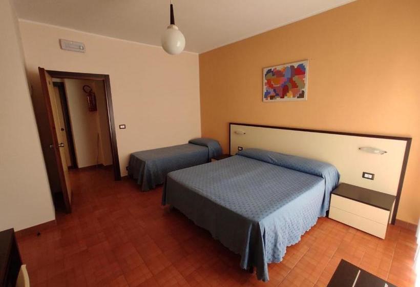 ホテル Pensione Bologna