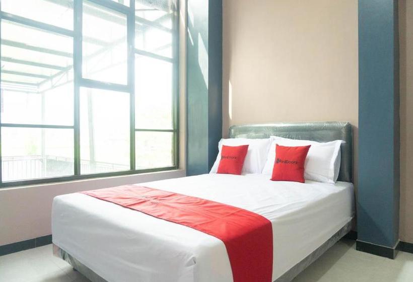 فندق Reddoorz Syariah Near Alun Alun Blitar