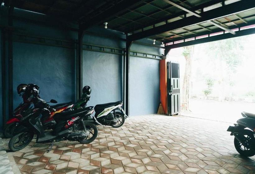 فندق Reddoorz Syariah Near Alun Alun Blitar