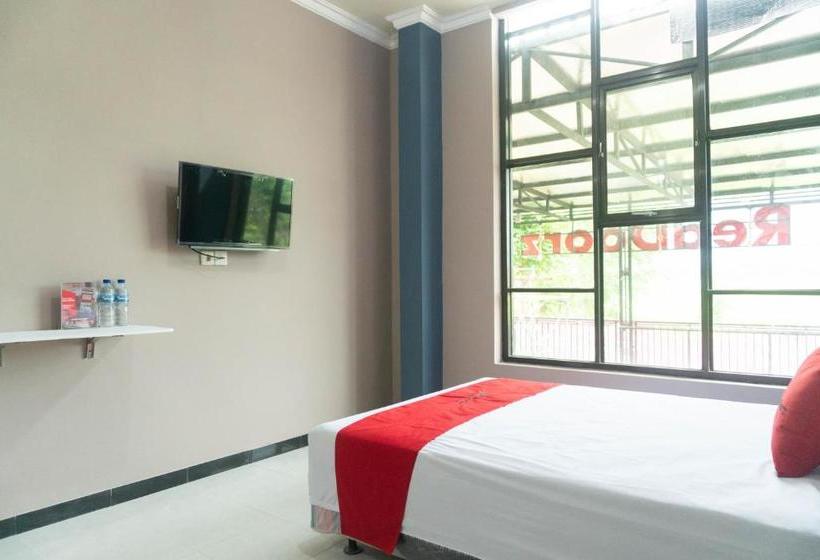 فندق Reddoorz Syariah Near Alun Alun Blitar