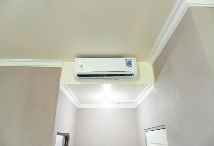 فندق Reddoorz Syariah Near Alun Alun Blitar