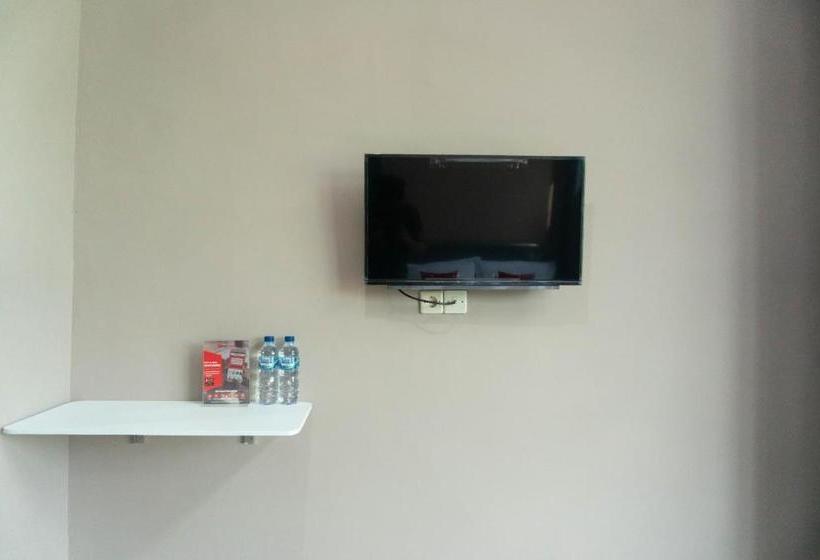 فندق Reddoorz Syariah Near Alun Alun Blitar