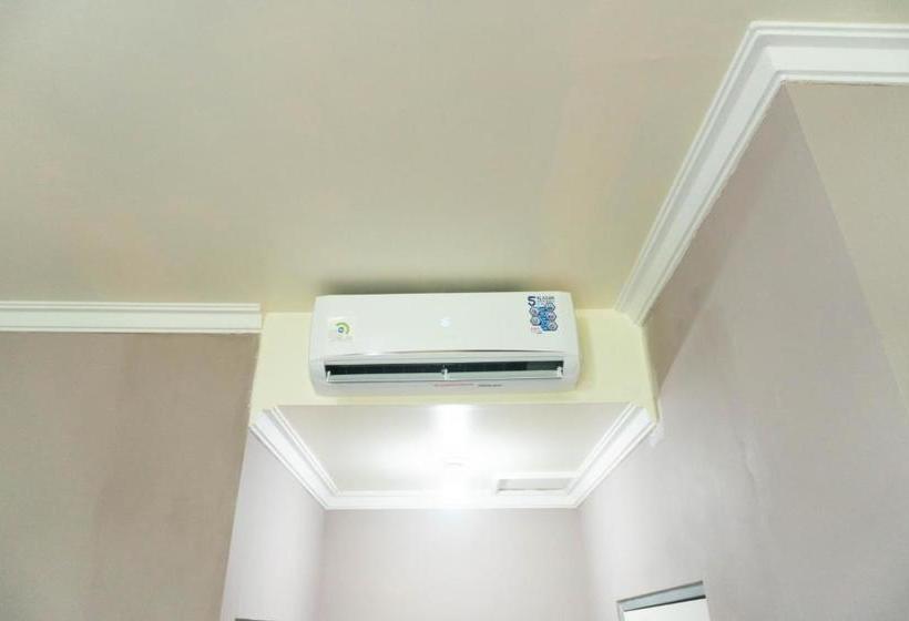 فندق Reddoorz Syariah Near Alun Alun Blitar