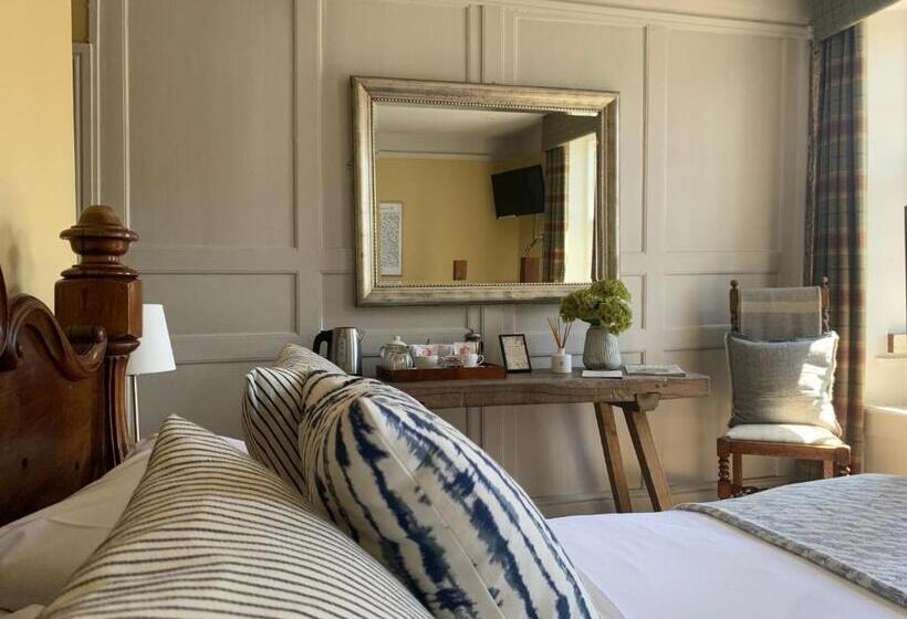 בית מלון כפרי The Black Swan Inn