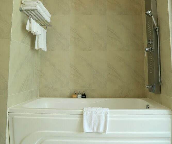 Orson Hotel & Resort Con Dao