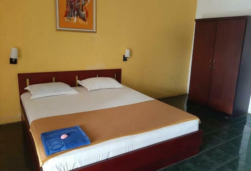 Oyo 90490 Hotel Nyi Rindang