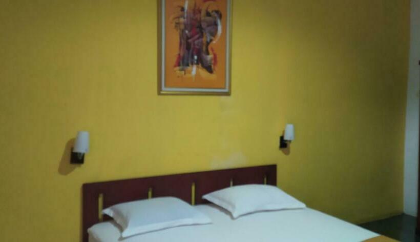 Oyo 90490 Hotel Nyi Rindang