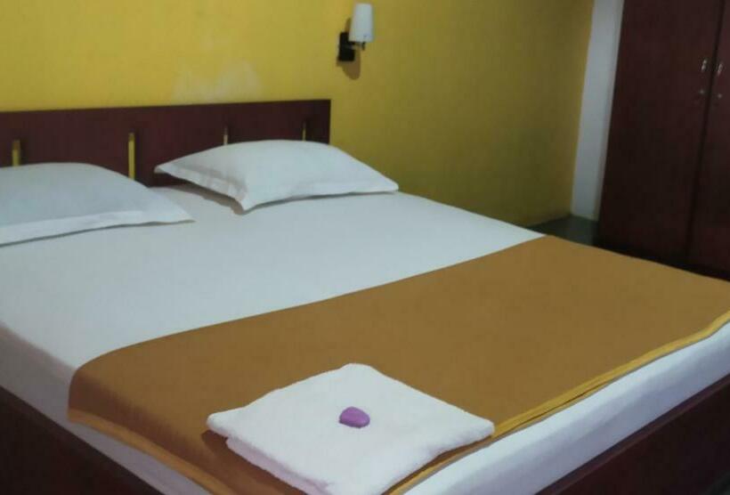 Oyo 90490 Hotel Nyi Rindang