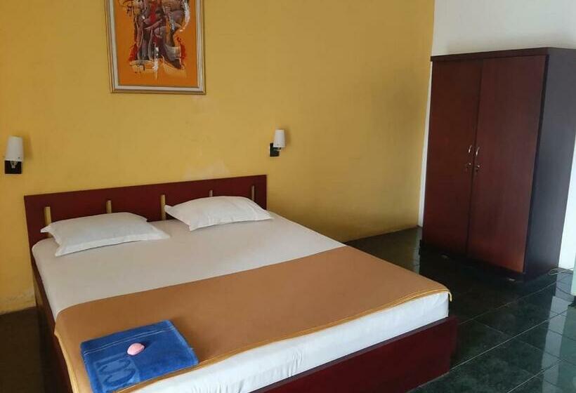 Oyo 90490 Hotel Nyi Rindang